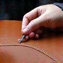 Handwerkliches Nähen im Fahrzeuginterieur